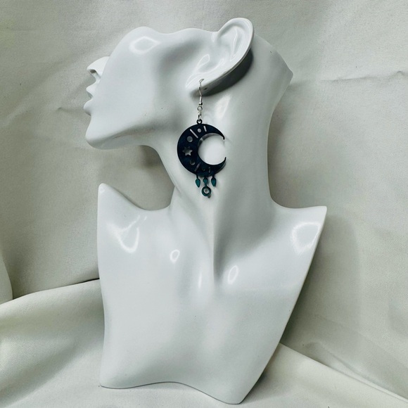 Hand dyed leather earrings moon with star cutout in blues and teal - Picture 3 of 5